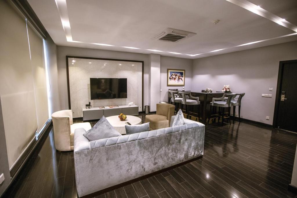 Grand Ittehad Boutique Hotel ลาฮอร์ ภายนอก รูปภาพ